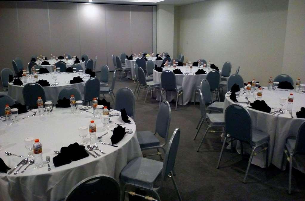 M Hotel Sorong Einrichtungen foto